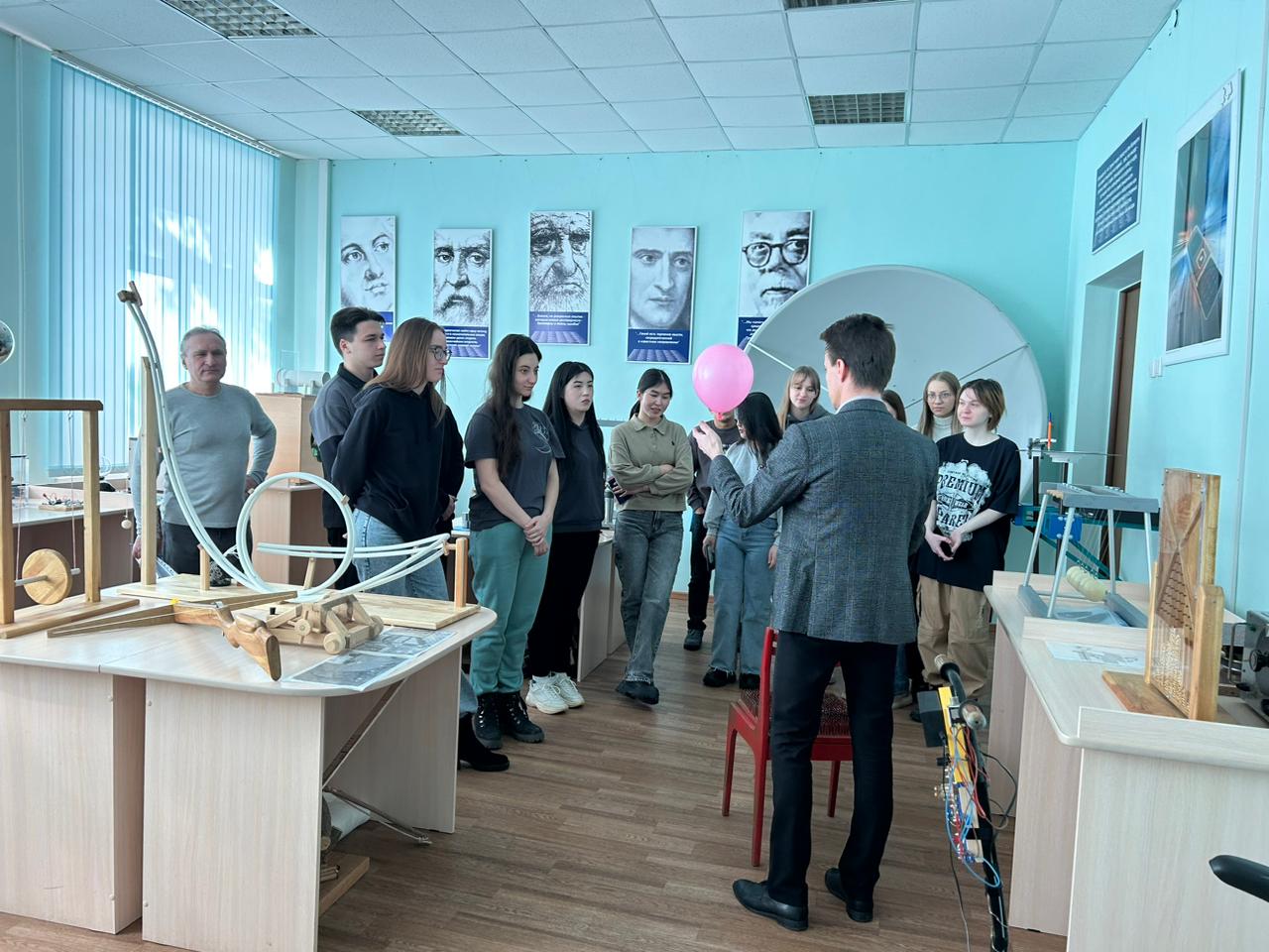 Студенты-информатики посетили Музей занимательных наук